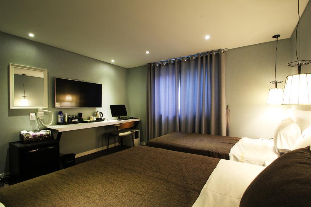 17Th Hotel Yeonje Exterior photo