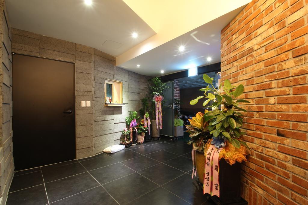 17Th Hotel Yeonje Exterior photo