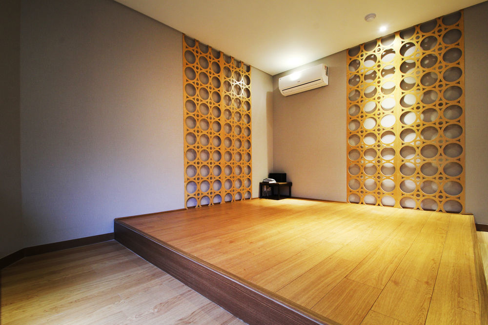 17Th Hotel Yeonje Exterior photo