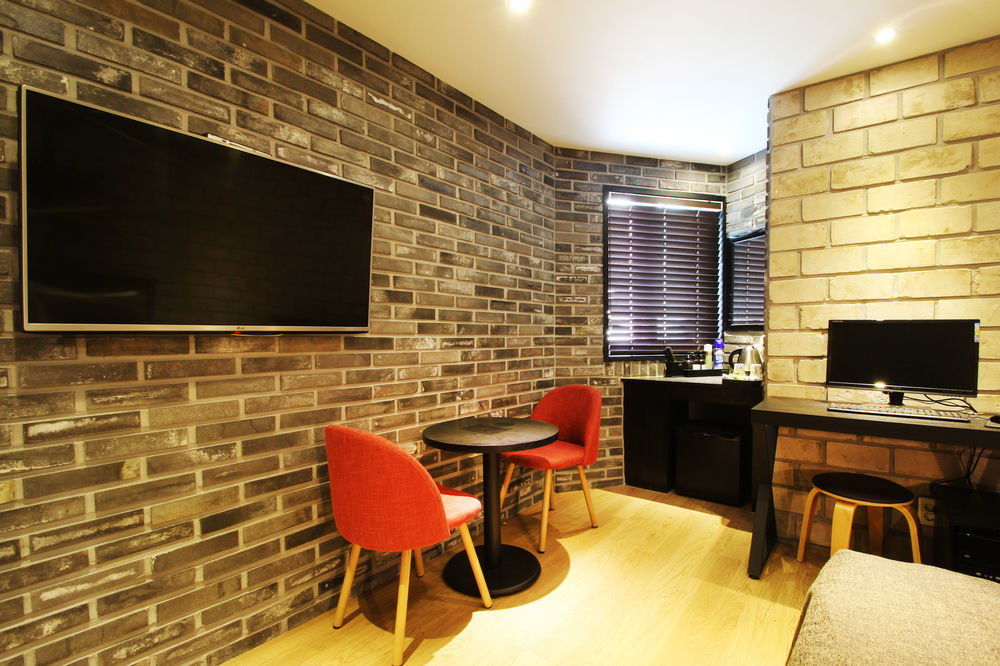 17Th Hotel Yeonje Exterior photo